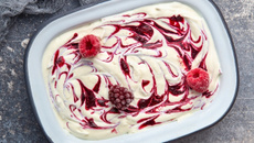 Pavê de cheesecake de morango com cream cheese e geleia: dois doces em um para inovar no Natal