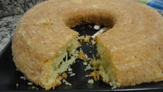 Bolo simples de coco