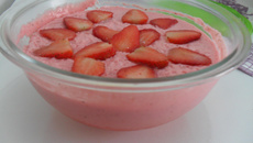 Mousse de morango fácil e delicioso