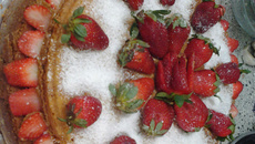 Naked cake de morango e doce de leite (Pâns)