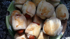 Enroladinho de salsicha assado crocante