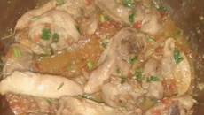 Frango à passarinho refogado