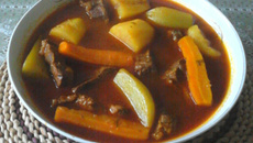 Picadinho de carne de boi com legumes