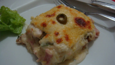 Lasanha de pão e molho branco