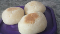 Pão de queijo simples e rápido