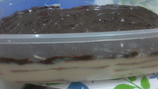 Pavê de creme com chocolate