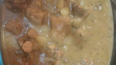 Quenga meritiense com batatas