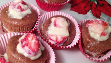 Cupcake de chocolate com morango da Nicole