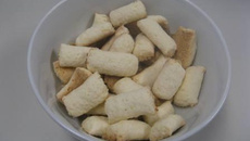 Sequilhos de coco e queijo