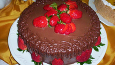 Bolo de morango e chocolate