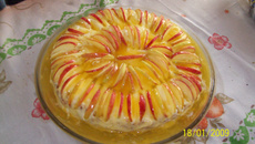 Bolo com maçã e calda de laranja