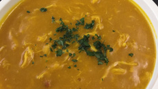 Sopa de abóbora com galinha