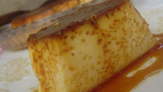 Pudim de leite condensado com coco ralado