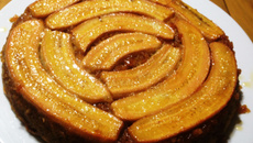 Bolo de banana caramelado