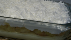 Pavê de abacaxi com marshmallow e coco fresco