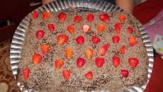 Bolo de chocolate trufado com morango