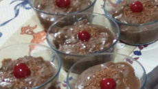 Sorvete com cobertura de brigadeiro