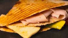 Wrap proteína com queijo grelhado