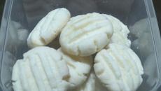 Biscoito amanteigado de coco