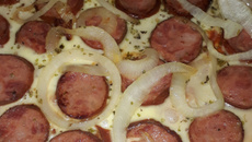 Pizza rápida de calabresa com massa pronta