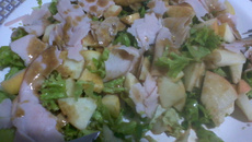 Salada de alface, maçã e peito de peru