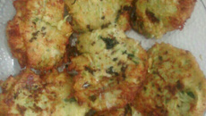 Bolinho de abobrinha recheada com mussarela