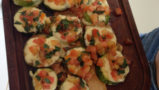 Aperitivo de abobrinha com queijo