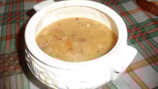 Sopa de mandioca com carne seca