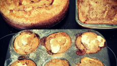 Bolo de banana com açúcar e canela