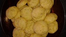Bolinhos de batata com queijo
