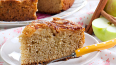 Bolo de maçã com canela