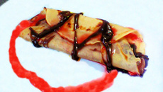 Crepe francês de morango e chocolate