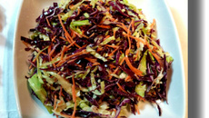 Salada crocante de couve roxa
