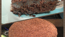 Bolo de chocolate recheado de forno