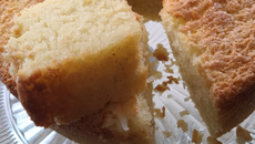 Bolo de mandioca com coco delicioso e cremoso