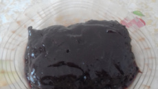 Bolo de chocolate sem ovo e sem fermento de micro-ondas