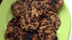 Bolinho de soja com aveia e quinoa recheado com queijo