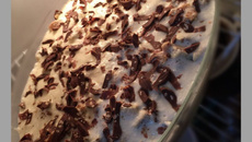 Pavê de chocolate com biscoito champagne