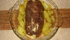 Rocambole de queijo e presunto com calabresa