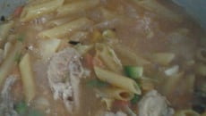 Sopa de legumes e macarrão