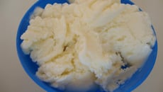 Sorvete caseiro de mousse de limão