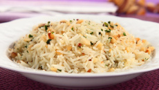 Arroz basmati com castanha-do-pará e cheiro-verde