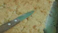 Bolo fácil de aipim com leite condensado