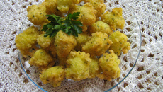 Bolinho de aipim (mandioca) dourado