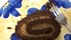 Rocambole pão de mel com doce de leite