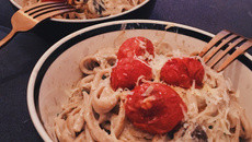 Massa ao funghi cremoso sem lactose e tomate cereja salteados dry hub