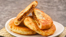 Hotteok: panqueca doce coreana que conquista pelo recheio caramelizado de nozes com canela