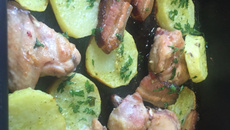 Frango a passarinho com batatas coradas