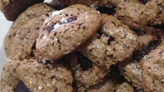 Bolachinha com farinha integral e recheio de goiabada