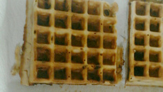 Waffle com pedaços de chocolate